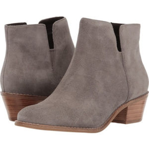 New COLE HAAN Suede Bootie Size 7.5 Wide